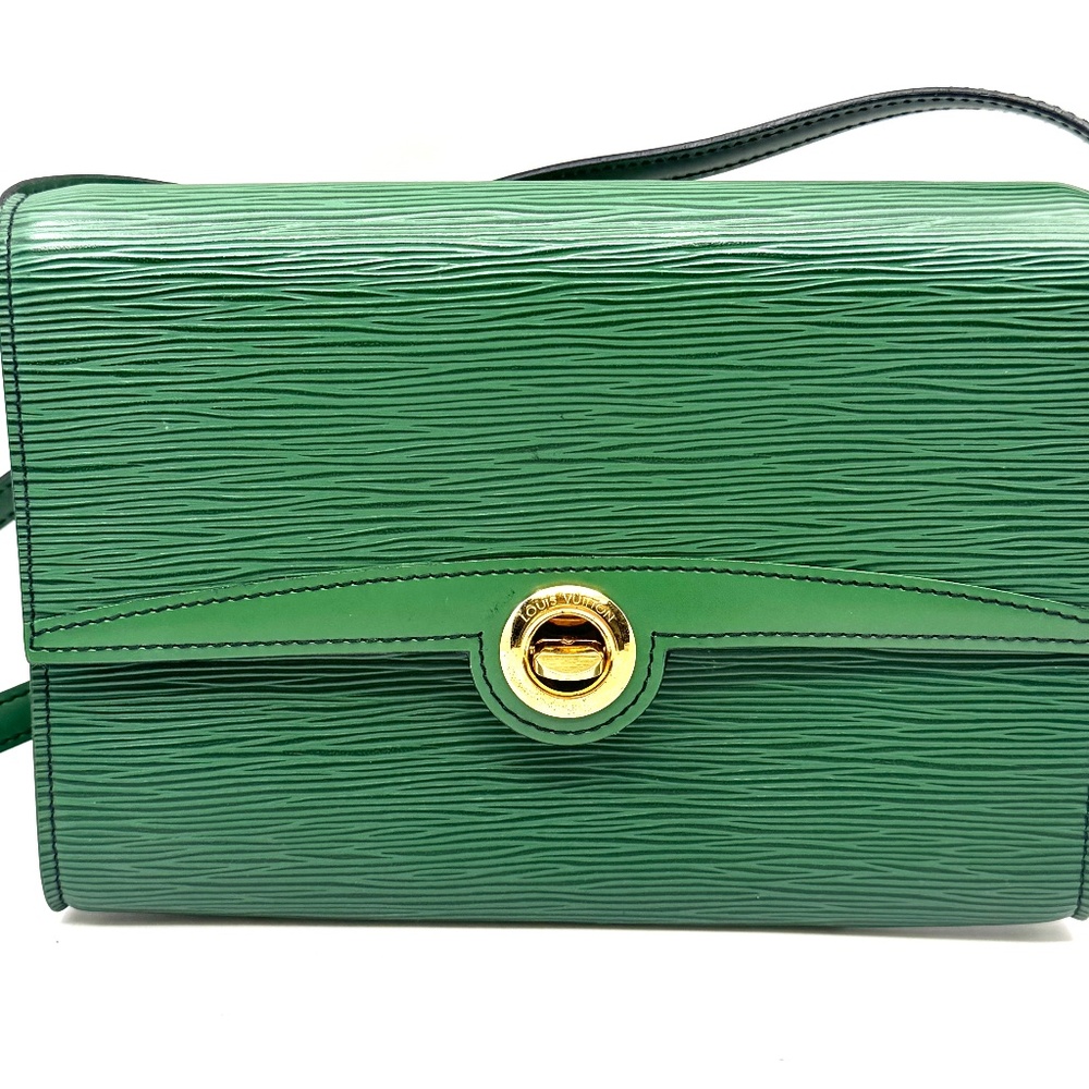 Authentic Louis Vuitton Epi Pochette Arche Shoulder Green color bag  M52574